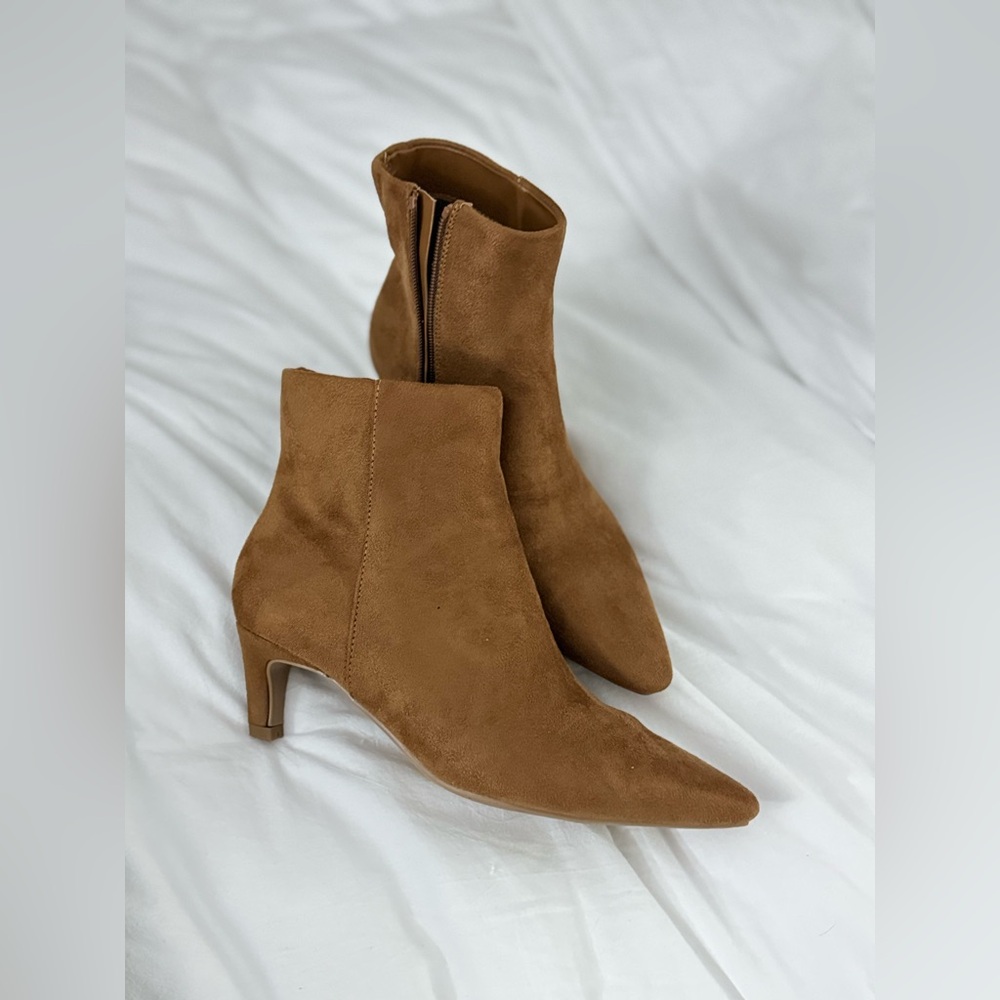 Elegant Tan Ankle Boots